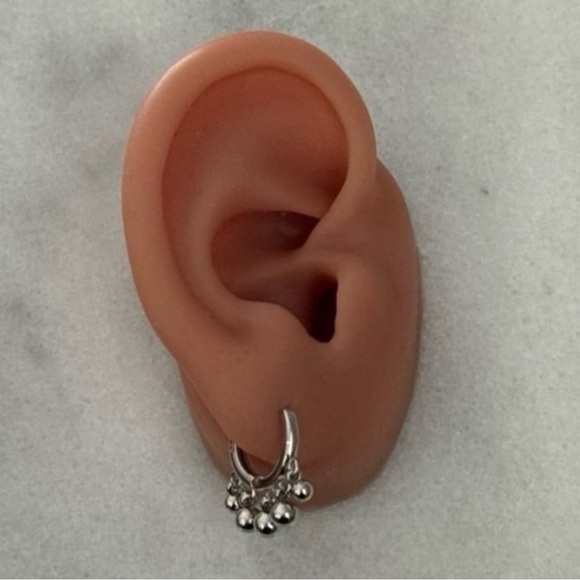 Sterling Silver Ball Round Fringe Huggie Hoop Earrings
Brand New - Picture 3 of 5